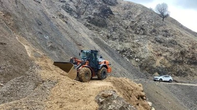 SASON&rsquo;DA YAĞIŞ SONRASI HEYELAN