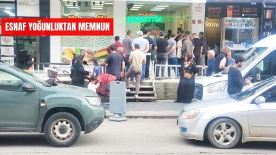 BAYRAM &Ouml;NCESİ TATLICILARDA KUYRUK