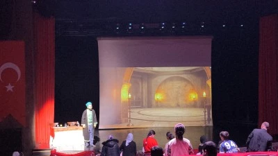 BİLİM VE SANAT SAHNESİ B&Uuml;Y&Uuml;K BEĞENİ TOPLADI