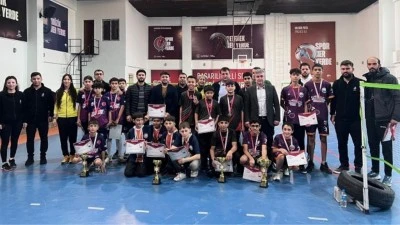 BADMİNTONUN YILDIZ ŞAMPİYONU VEYSEL KARANİ