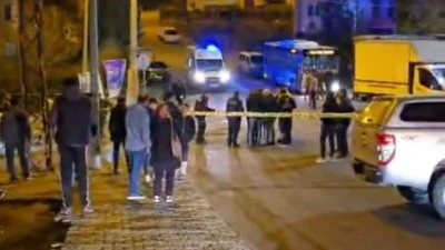 İKİ GRUBUN KAVGASINDA MASUM VATANDAŞ VURULDU