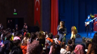 SAHNE &Ccedil;OCUKLARIN, EĞLENCE ONLARIN