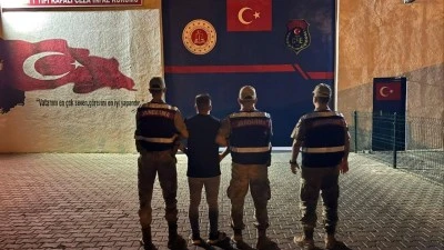 SİLAHLA TEHDİT SUÇUNDAN ARANAN ŞAHIS YAKALANDI