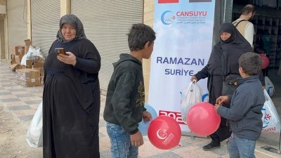 300 BİN EKMEK VE BAYRAMLIK &Ccedil;OCUKLARA ULAŞTI