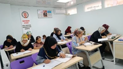 BAYINDIR’DA OKUMA YAZMA KURSU BAŞLADI