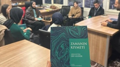 GEN&Ccedil;LER &ldquo;ZAMANIN KIYMETİ&rdquo; KİTABINI TARTIŞACAK