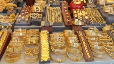 ALTINDA BELİRSİZLİK BASKISI