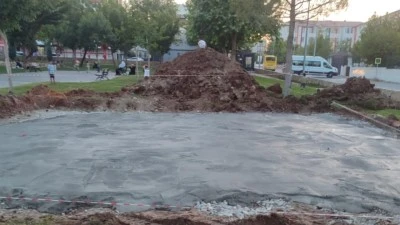 ŞERZAN KURT PARKI BETONLAŞTIRILIYOR