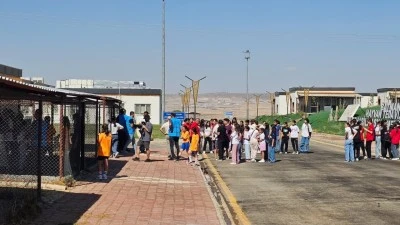 ÇOCUKLAR TEDAVİ GÖREN HAYVANLARI TANIDI