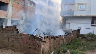 ODUNLUKTA &Ccedil;IKAN YANGIN MAHALLEDE PANİĞE NEDEN OLDU