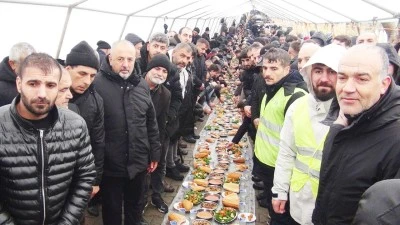 BİNLERCE KİŞİ ŞEYH BAĞDU&rsquo;YU DUALARLA ANDI