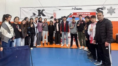 TAEKWONDOCULARIMIZ SARIKAMIŞ&rsquo;TAN 10 MADALYA İLE D&Ouml;ND&Uuml;