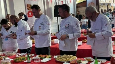 60 YÖRESEL YEMEK KIYASIYA YARIŞTI