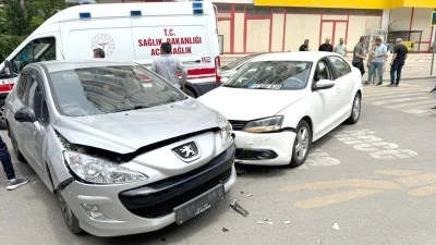 BATMAN'DA TRAFİK KAZASI: ÜÇ YARALI