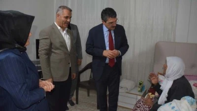NASIROĞLU VATANDAŞIN KAPISINI ÇALDI