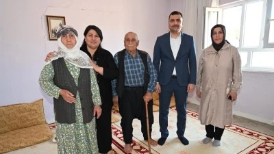 60 YILLIK EREN ÇİFTİNE DÜNYA YAŞLILAR GÜNÜ ZİYARETİ