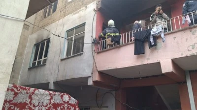 EVDE ÇIKAN YANGIN MADDİ HASARA YOL AÇTI