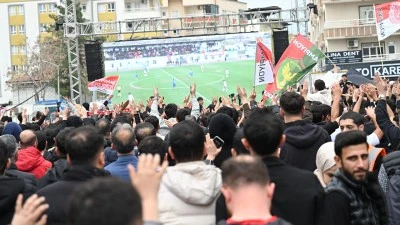 ŞAMPİYONLUK DEV EKRANDA COŞKUYLA KUTLANDI