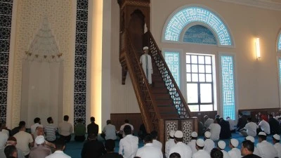 13 YAŞINDAKİ HAFIZ CUMA NAMAZI KILDIRDI