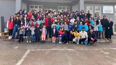 BATMANLI GENÇLER KÖY ÇOCUKLARINA NEŞE KATI