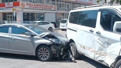 TRAFİK KAZASI, YOLA AKAN YAĞLAR TEMİZLENDİ