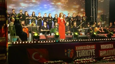 KARDEŞLİĞİN ADI TÜRKİYE KONSERİNE YOĞUN İLGİ