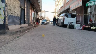 BI&Ccedil;AKLI KAVGA: 3 YARALI