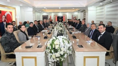 BAĞIMLILIKLA M&Uuml;CADELE BATMAN MODELİ MASAYA YATIRILDI