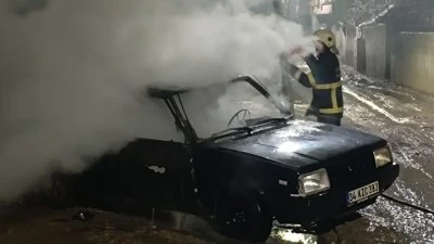 PARK HALİNDEKİ OTOMOBİL ALEV ALDI