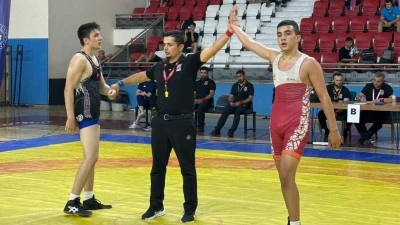 BATMANLI GÜREŞÇİLERDEN ÇİFTE MADALYA
