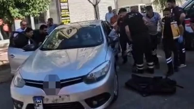 FECİ KAZA: ARA&Ccedil;TA SIKIŞAN YARALIYI İTFAİYE KURTARDI