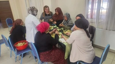 PATLICAN VE BİBERLER KIŞA HAZIRLANIYOR