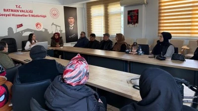 EVDE BAKIM AİLELERİNE TEKNOLOJİ BAĞIMLILIĞI EĞİTİMİ