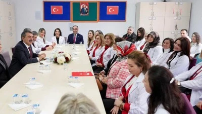 S&Ouml;ZLEŞMELİ &Ouml;ĞRETMENLERİN YER DEĞİŞİKLİĞİ S&Uuml;RECİNE İLİŞKİN A&Ccedil;IKLAMA