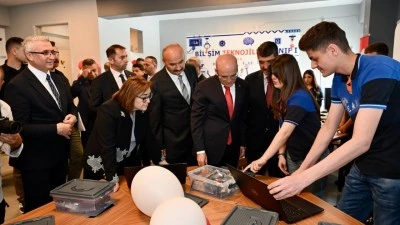 ŞİMŞEK: YAPAY ZEKAYI YAKALAYAMAZSAK GERİDE KALIRIZ