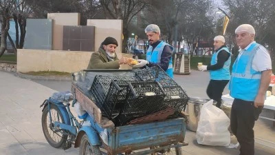 İFTARA YETİŞEMEYENİN &Ccedil;ORBASI BELEDİYEDEN