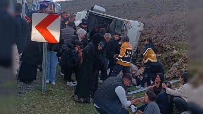 BATMAN OTOB&Uuml;S&Uuml; KAZA YAPTI: 24 YARALI