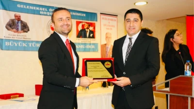KAMU-DER'DEN TUNÇ’A YILIN ÖDÜLÜ