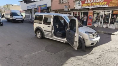 DUR İHTARINA UYMAYAN ARAÇ KAZA YAPTI
