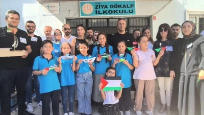 GAZZE İÇİN KAĞIT GEMİLER YÜZDÜ