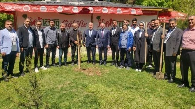 HER KONUĞA BİR AĞA&Ccedil;