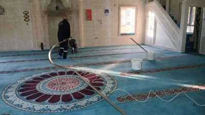 İBADETHANELER DÜZENLİ OLARAK TEMİZLENİYOR
