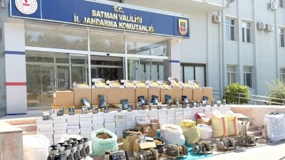 JANDARMADAN KA&Ccedil;AK T&Uuml;T&Uuml;N VE MAKARON OPERASYONU
