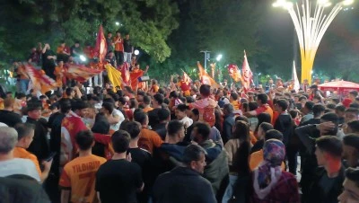 KENTTE COŞKULU KUTLAMA
