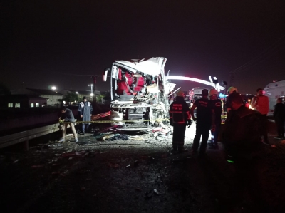 KÖPRÜDE KAZA 1 ÖLÜ 21 YARALI 