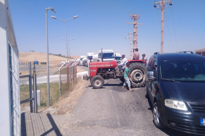 Köylülerden yol kapatma eylemi
