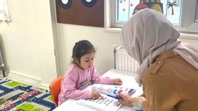 KÜÇÜK YAŞTA DEĞERLERLE BULUŞUYORLAR