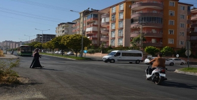 MAHALLELİ KAZALARIN YAŞANDIĞI KAVŞAĞA IŞIK VE YAYA GEÇİDİ İSTİYOR
