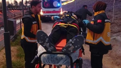 MERDİVENDEN D&Uuml;ŞEN KİŞİ HASTANELİK OLDU