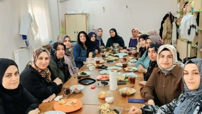 MİNİKLERDEN ANNELERİNE DUYGU DOLU S&Uuml;RPRİZ